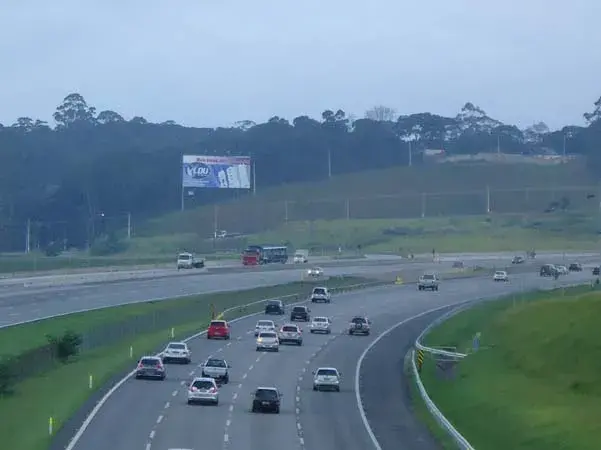 Painel na Imigrantes Outdoor na Imigrantes Imagem