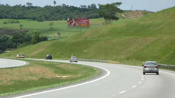 Painel Rodoviário e Front Light Rodovia Governador Carvalho Pinto SP-070 Imagem